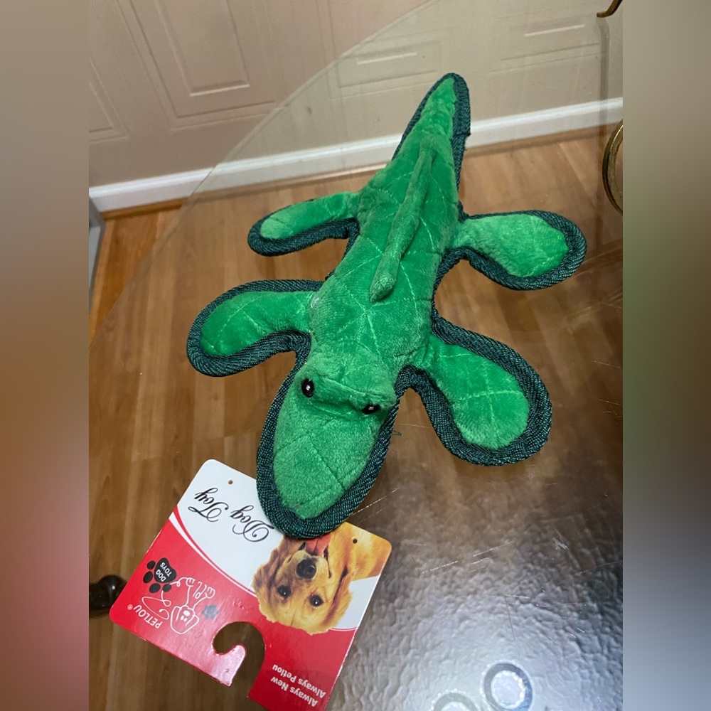 C- Petlou Aligator With Squeaker .